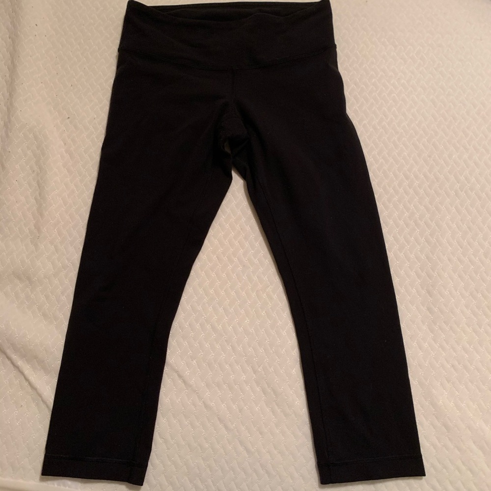 LULULEMON cropped wunder unders